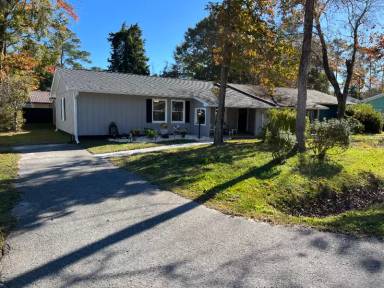 Main picture of 221 Fox Ln