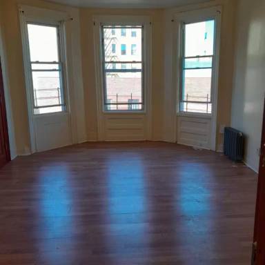 Main picture of 722 E 181st St