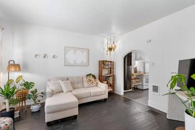 Main picture of 832 SE 29th Ave