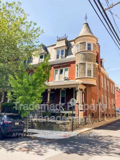 Main picture of 325 W Lemon St