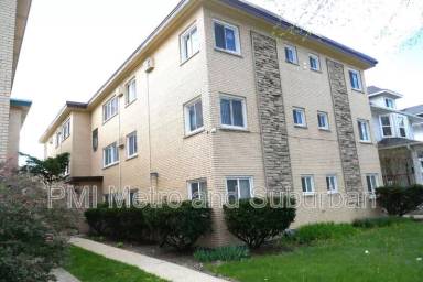 Main picture of 828 N Austin Blvd