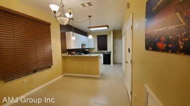Main picture of 3920 SW 20th Ave