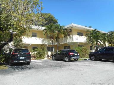 Main picture of 7300 SW 82nd St