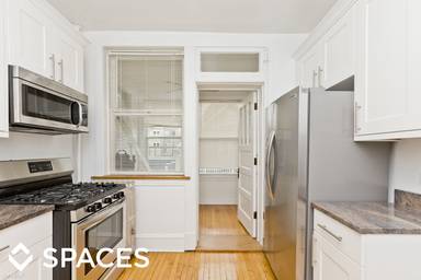 Main picture of 3936 N Marshfield Ave