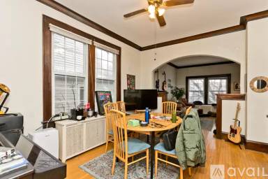 Main picture of 1511 W Barry Ave