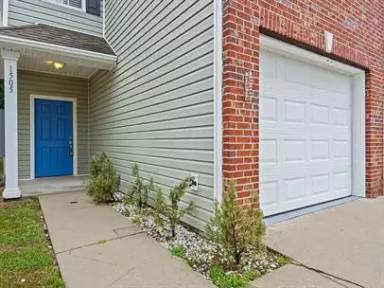 Main picture of Crescent Hills Townhouses