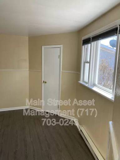 Main picture of 560 N Pine St