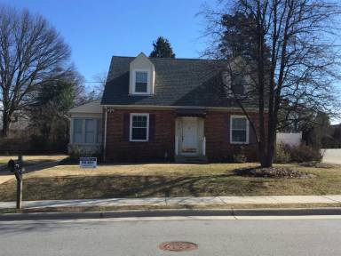 Main picture of 210 E Parkway Ave