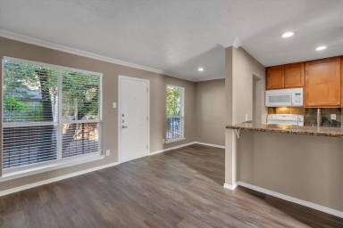 Main picture of 5727 Richmond Ave