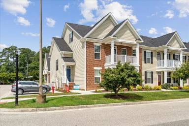 Main picture of 208 Laydon Way