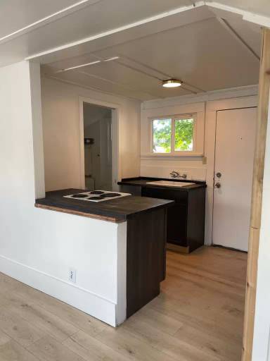 Main picture of 641 1/2 Madison St