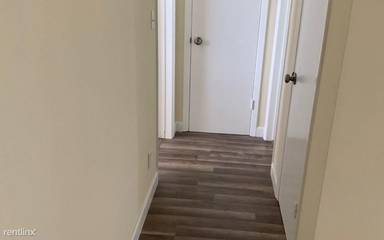 Main picture of Silver Pines Apartments