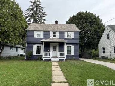 Main picture of 519 Riverway