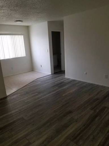 Main picture of 550 E Avenue Q12