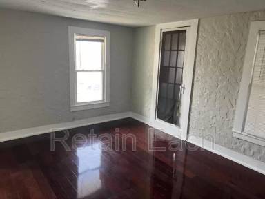 Main picture of 610 E Division St
