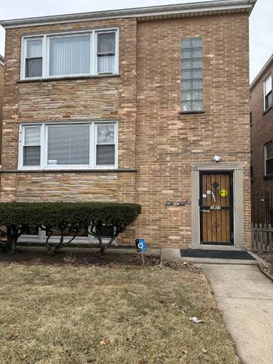 Main picture of 5913 W Addison St