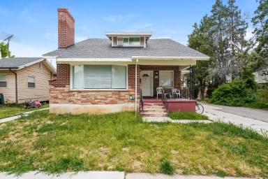 Main picture of 2943 Porter Ave