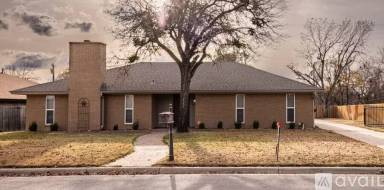 Main picture of 920 N Lydia St