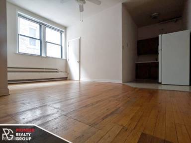 Main picture of 1050 W George St