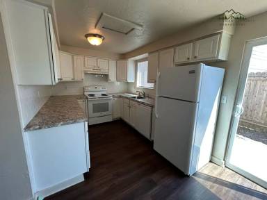 Main picture of 955 N Cloverleaf Loop