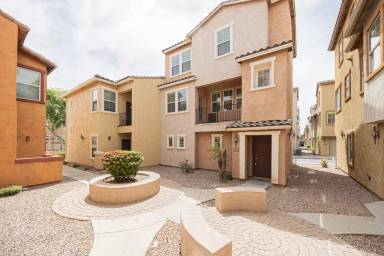 Main picture of 2032 N 78th Gln