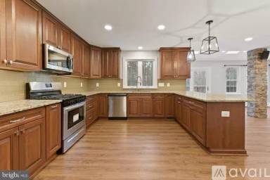 Main picture of 7938 Jasons Landing Way