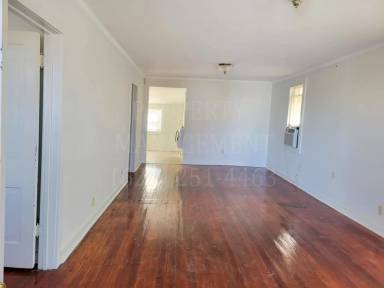 Main picture of 1415 W 5th St