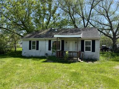 Main picture of 939 Foster Ave