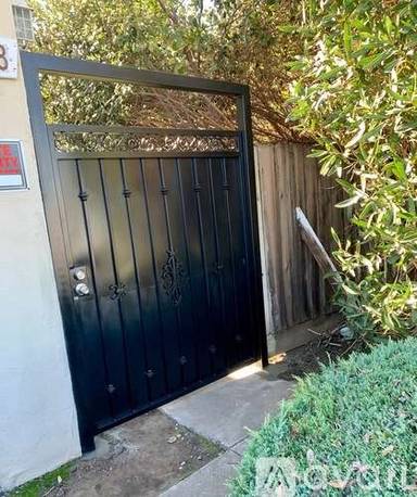 Main picture of 3158 Moorpark Ave