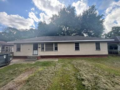 Main picture of 2942 Eaton St