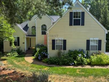 Main picture of 202 Blackthorn Ln