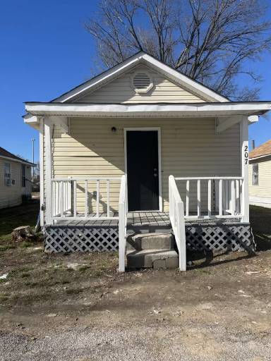Main picture of 207 Haywood St