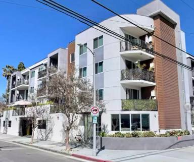 Main picture of 12147 Magnolia Blvd