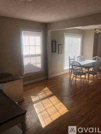 Main picture of 218 College Dr