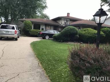 Main picture of 24W671 Lakewood Dr