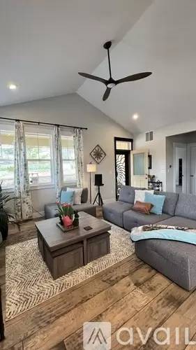 Main picture of 2001 Aster Ln