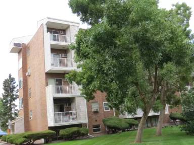 Main picture of 1200 Golden Cir