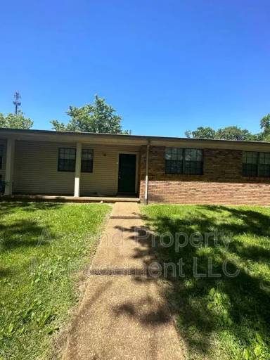 Main picture of 100 Sherry Ln