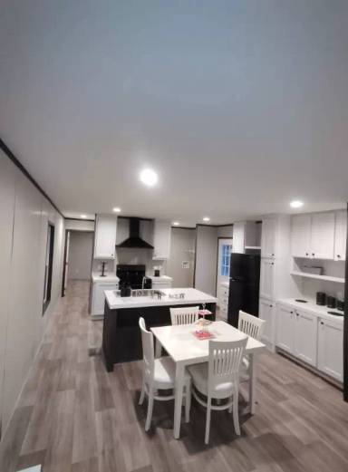 Main picture of 1041 N Kings Hwy