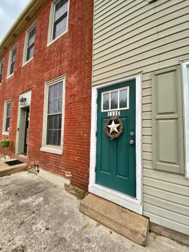 Main picture of 111 W King St