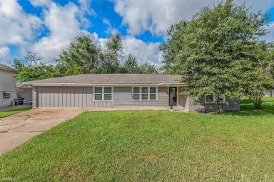 Main picture of 700 Lee Ave
