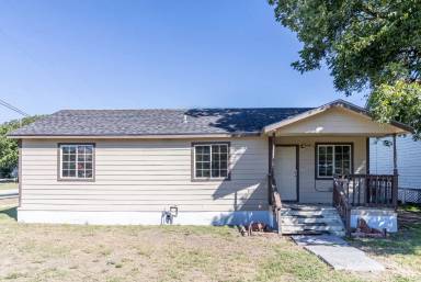 Main picture of 15889 Brewster St