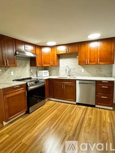 Main picture of 682 Parker St