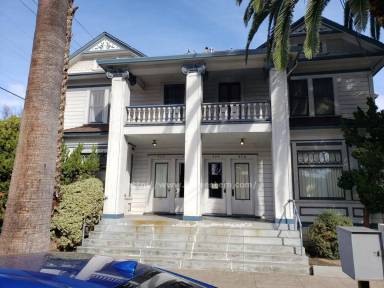 Main picture of 400 S 7th St