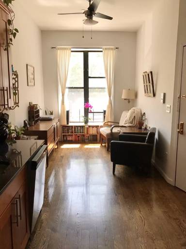 Main picture of 159 E 121st St
