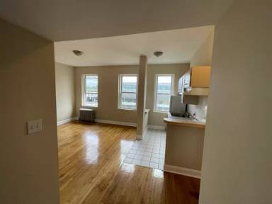 Main picture of 1189 Commonwealth Ave