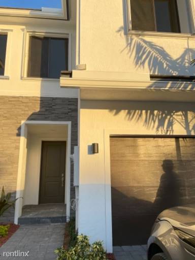 Main picture of 23377 SW 110th Ct