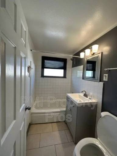 Main picture of 5919 N 70th St