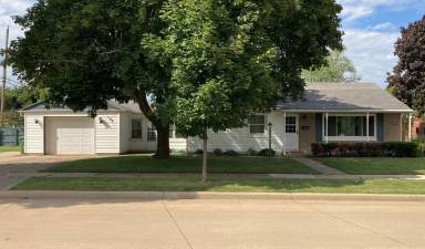 Main picture of 104 W 1st St