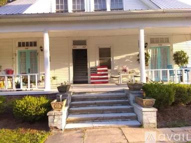 Main picture of 462 E Broad St